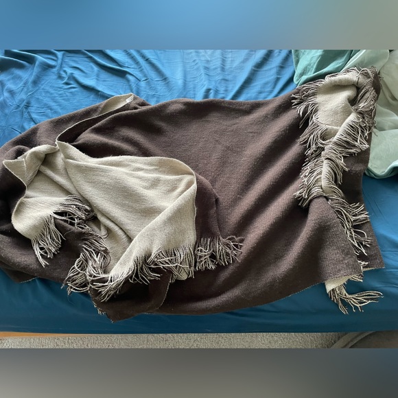 Two-tone Wrap - Picture 3 of 3